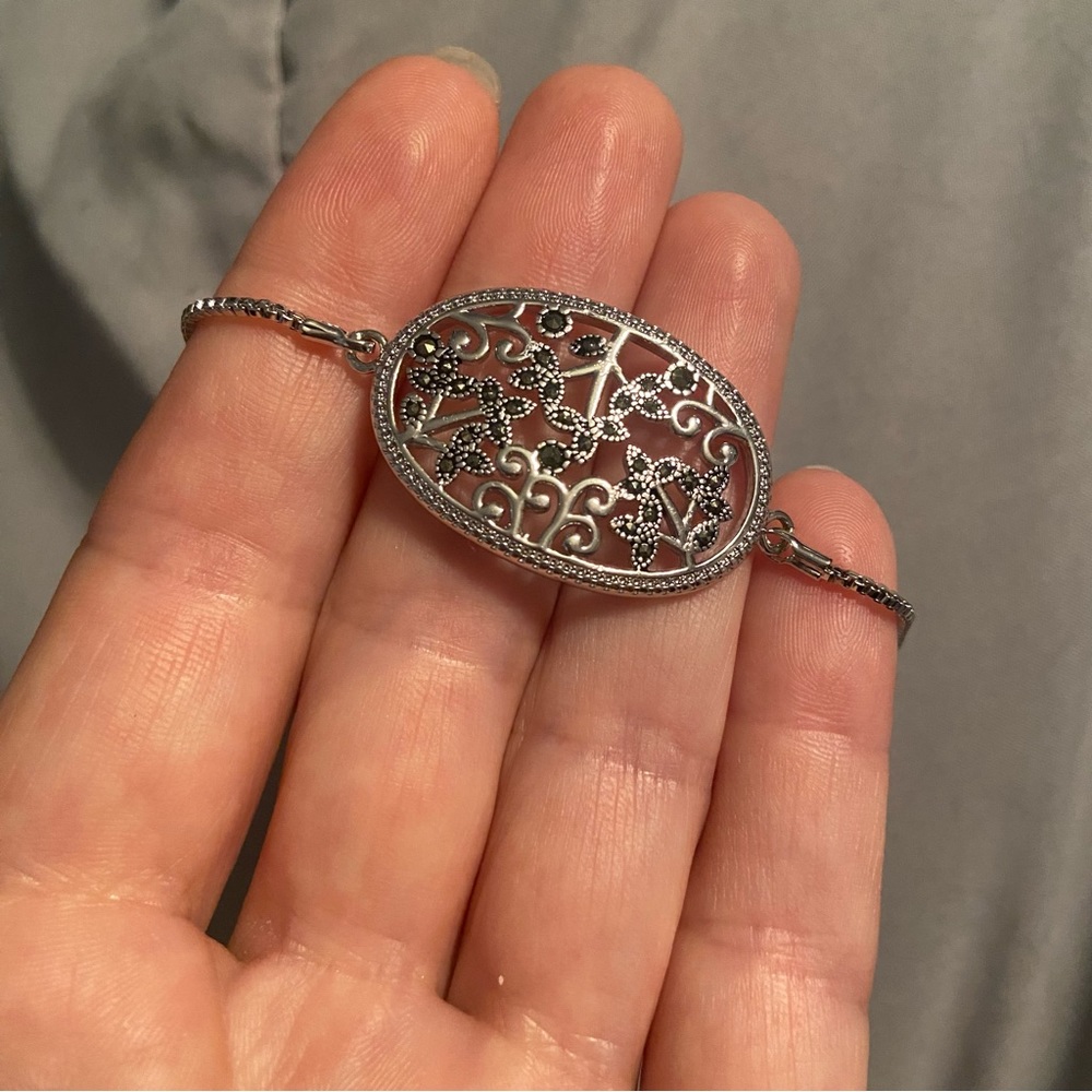 😀Unique Oval Filigree Bracelet🌹